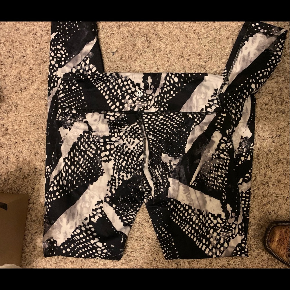 Lululemon wunder unders.